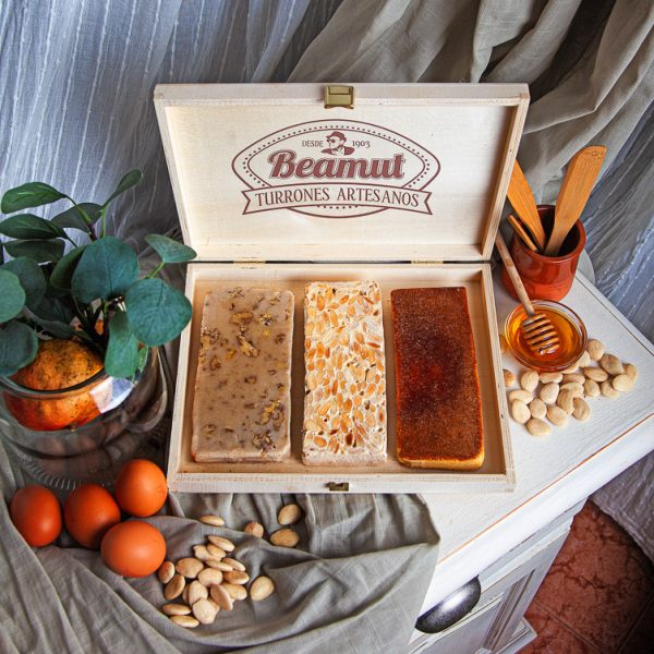 Lote de Turrón Yema, Nuez y Alicante